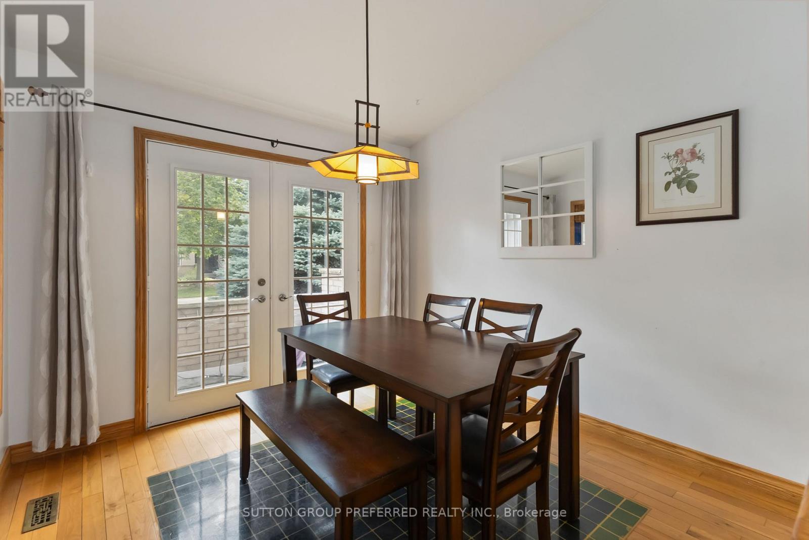 Photo 17 of 2 617 Wharncliffe Road S, London South ON