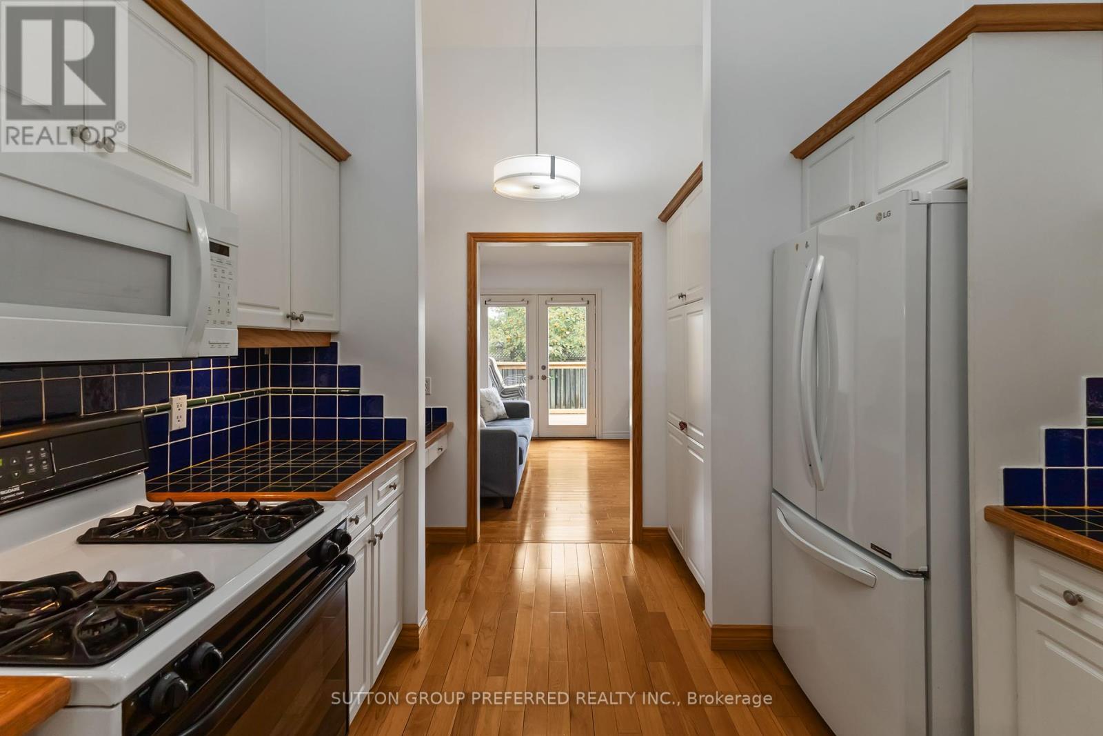 Photo 6 of 2 617 Wharncliffe Road S, London South ON