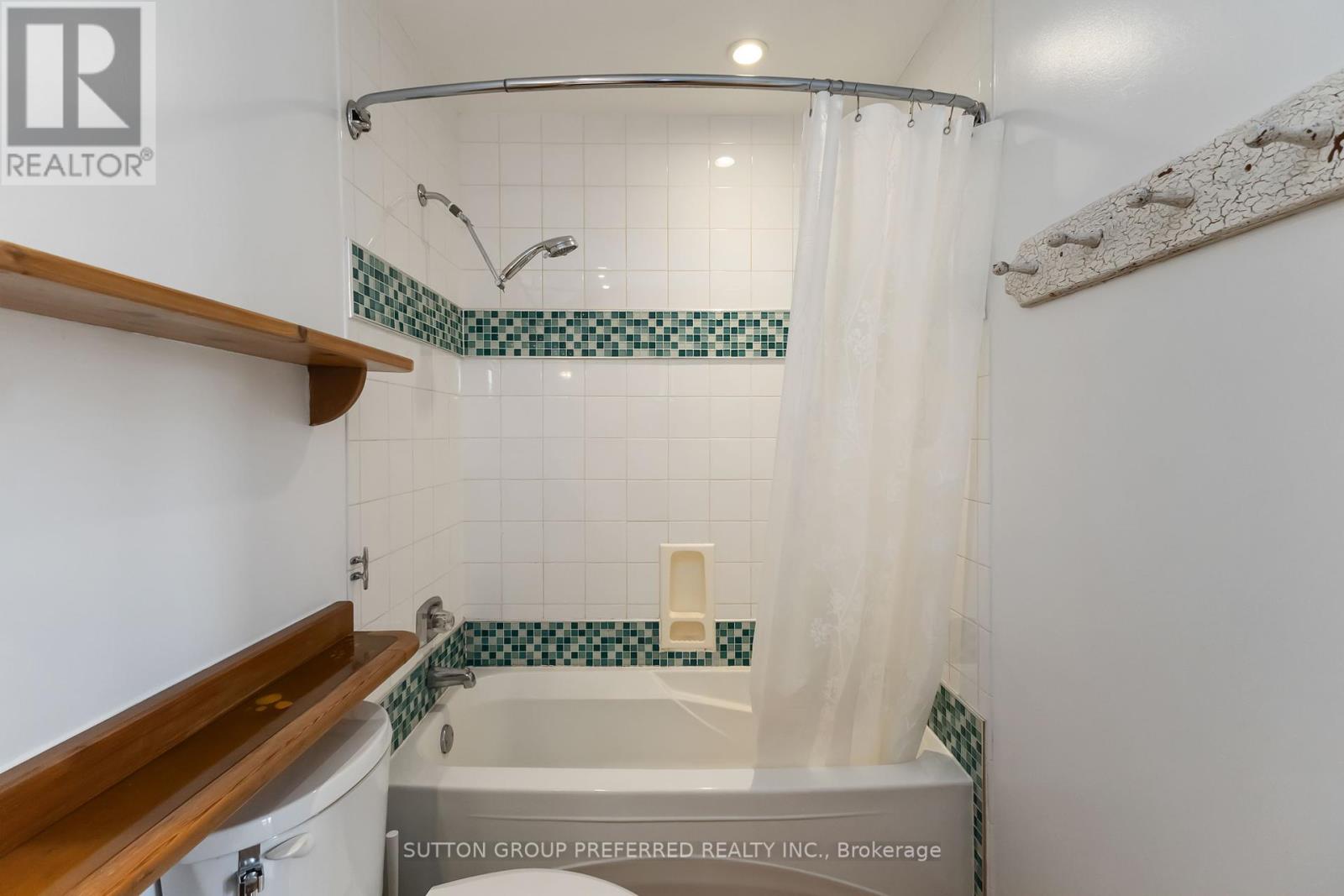 Photo 35 of 2 617 Wharncliffe Road S, London South ON