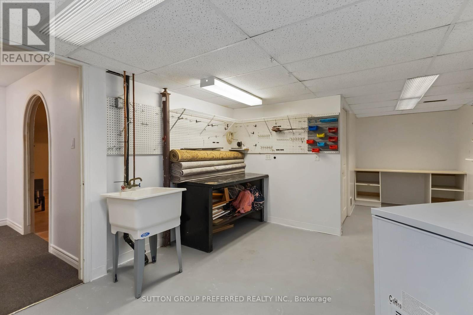 Photo 49 of 2 617 Wharncliffe Road S, London South ON