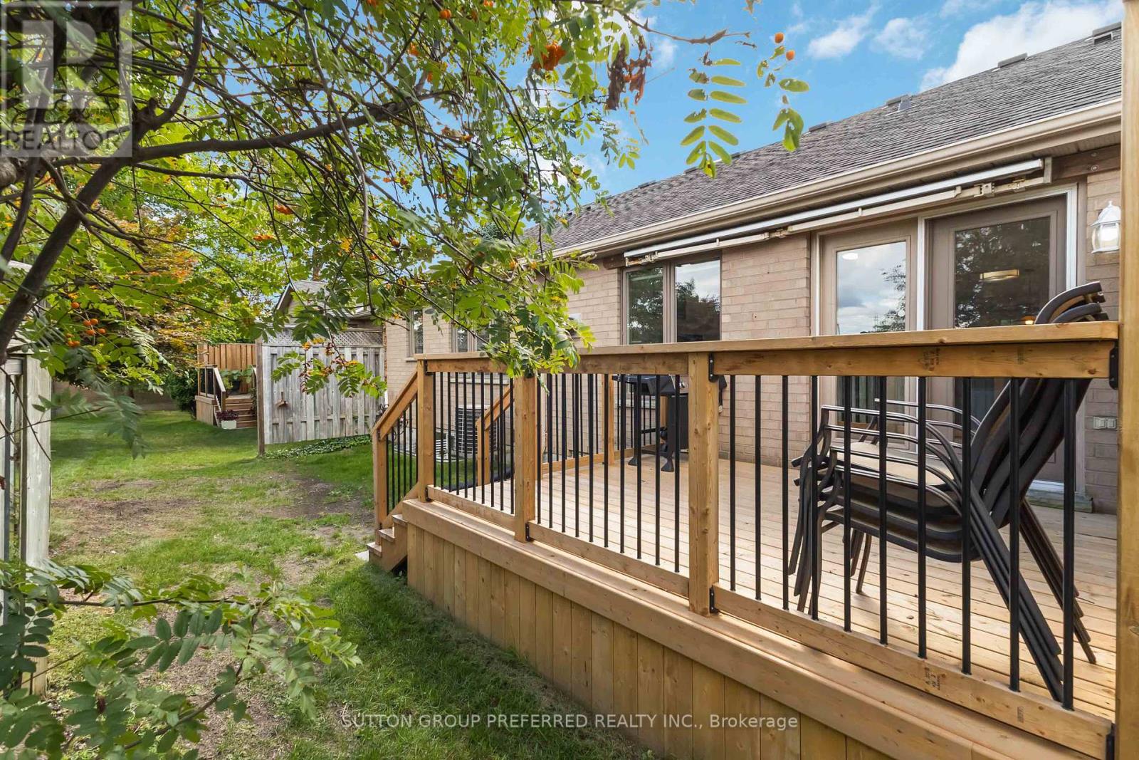 Photo 11 of 2 617 Wharncliffe Road S, London South ON