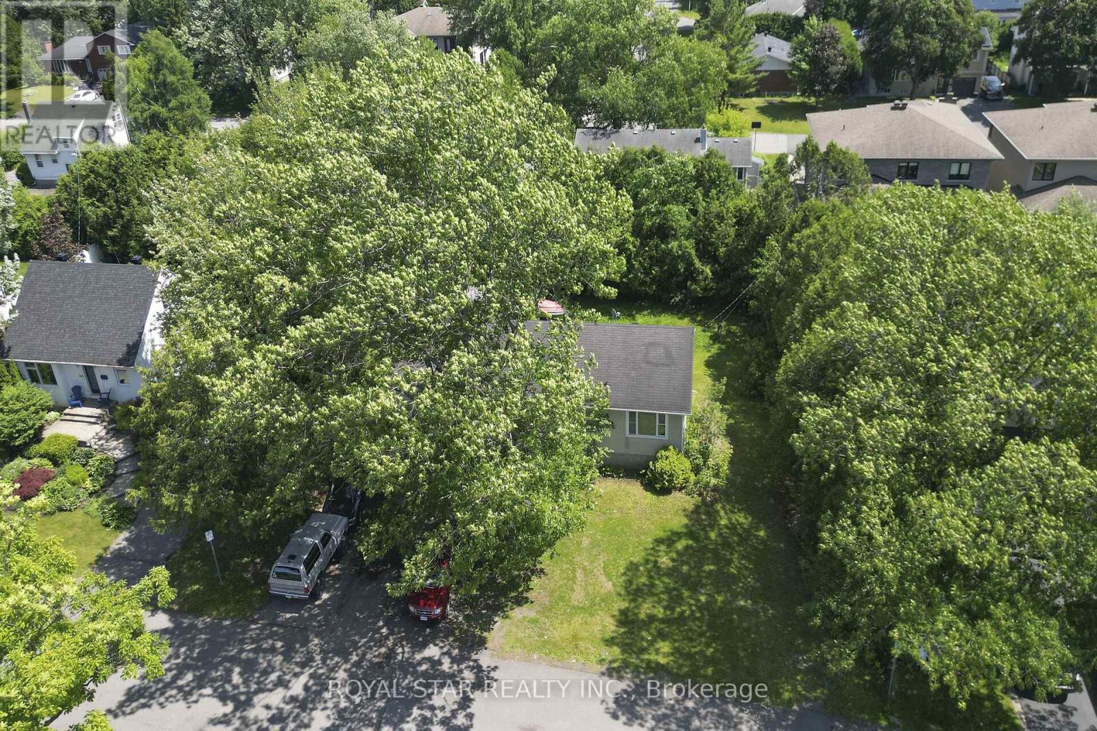 Photo 10 of 114 Tower Road, Ottawa ON