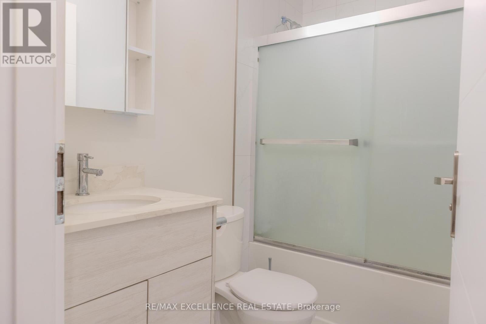 Photo 2 of 2702 60 Frederick Street W, Kitchener ON
