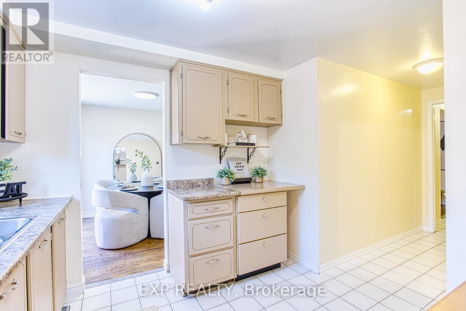 Photo 10 of 37 151 Gateshead Crescent, Hamilton ON