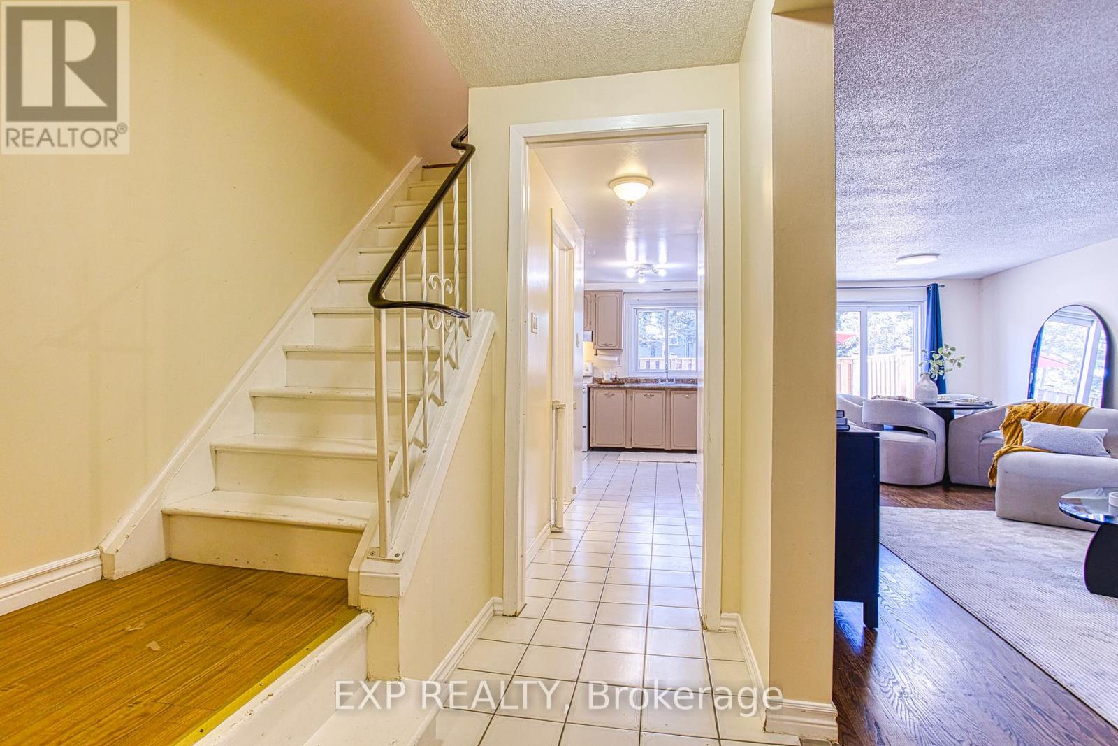 Photo 19 of 37 151 Gateshead Crescent, Hamilton ON