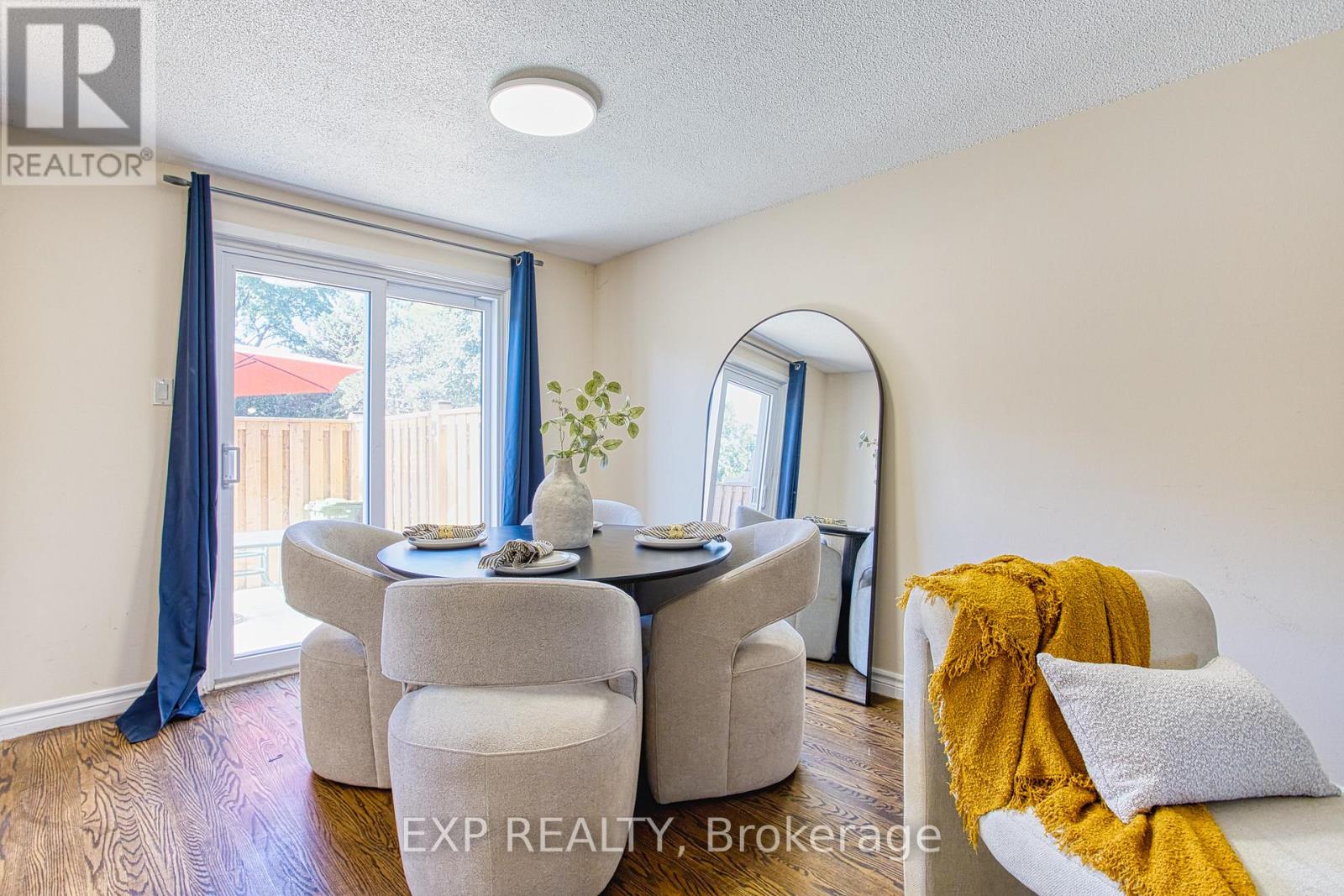 Photo 8 of 37 151 Gateshead Crescent, Hamilton ON