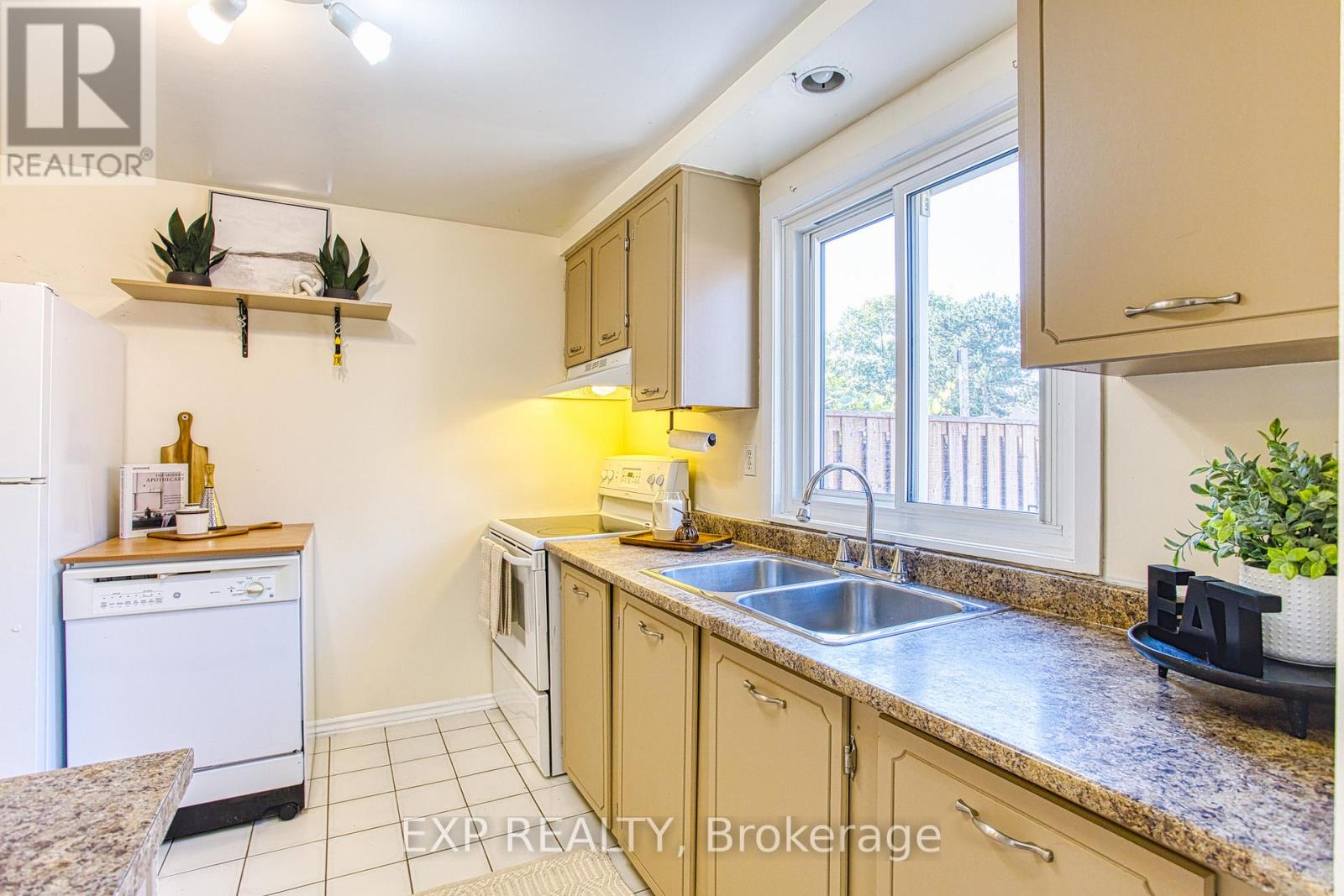 Photo 22 of 37 151 Gateshead Crescent, Hamilton ON