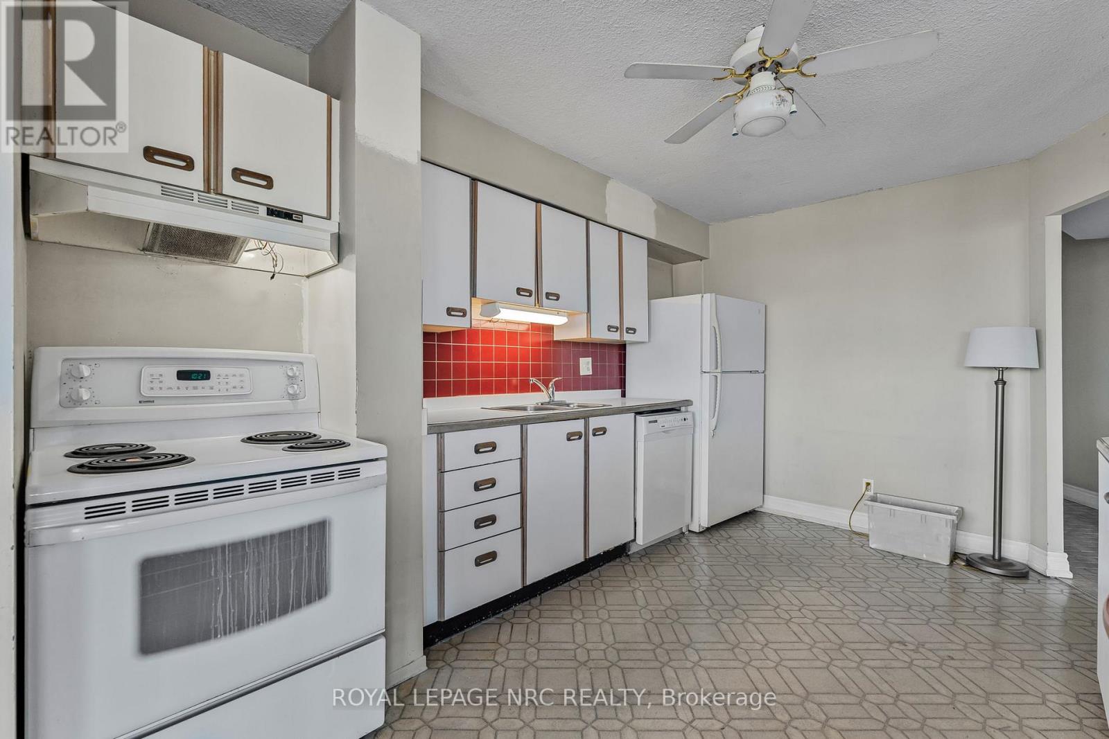 Photo 8 of Ph 1 7 Gale Crescent, St Catharines ON