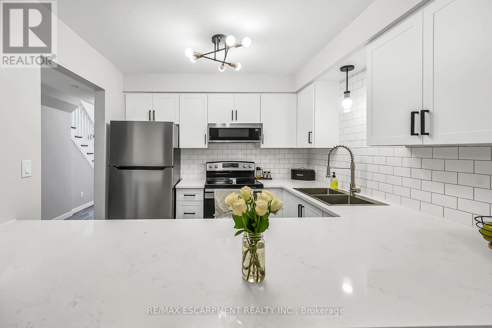 Photo 5 of 2 54 Argyle Street S, Haldimand ON