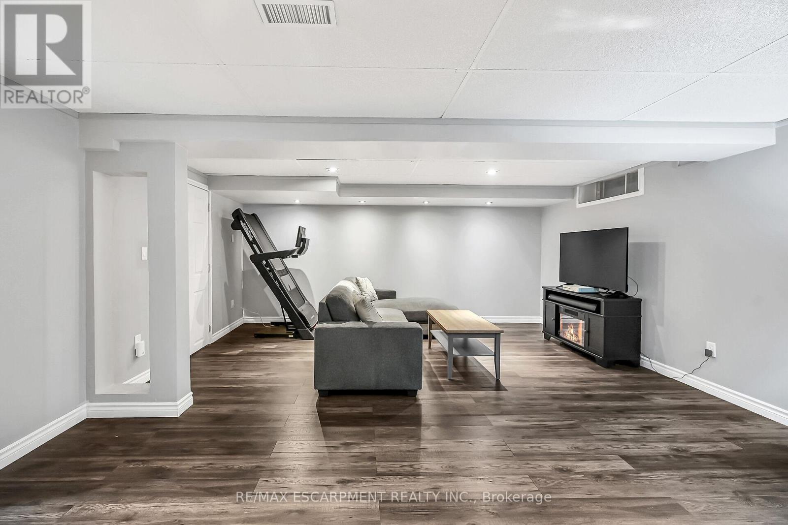 Photo 19 of 2 54 Argyle Street S, Haldimand ON