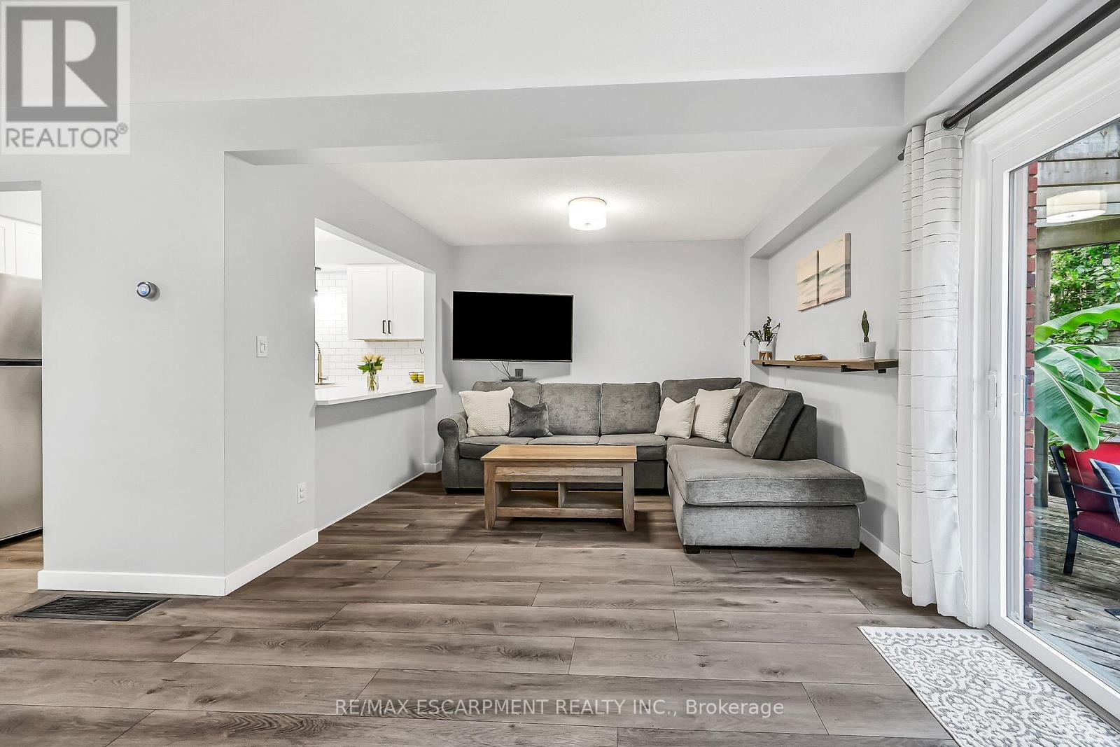 Photo 11 of 2 54 Argyle Street S, Haldimand ON