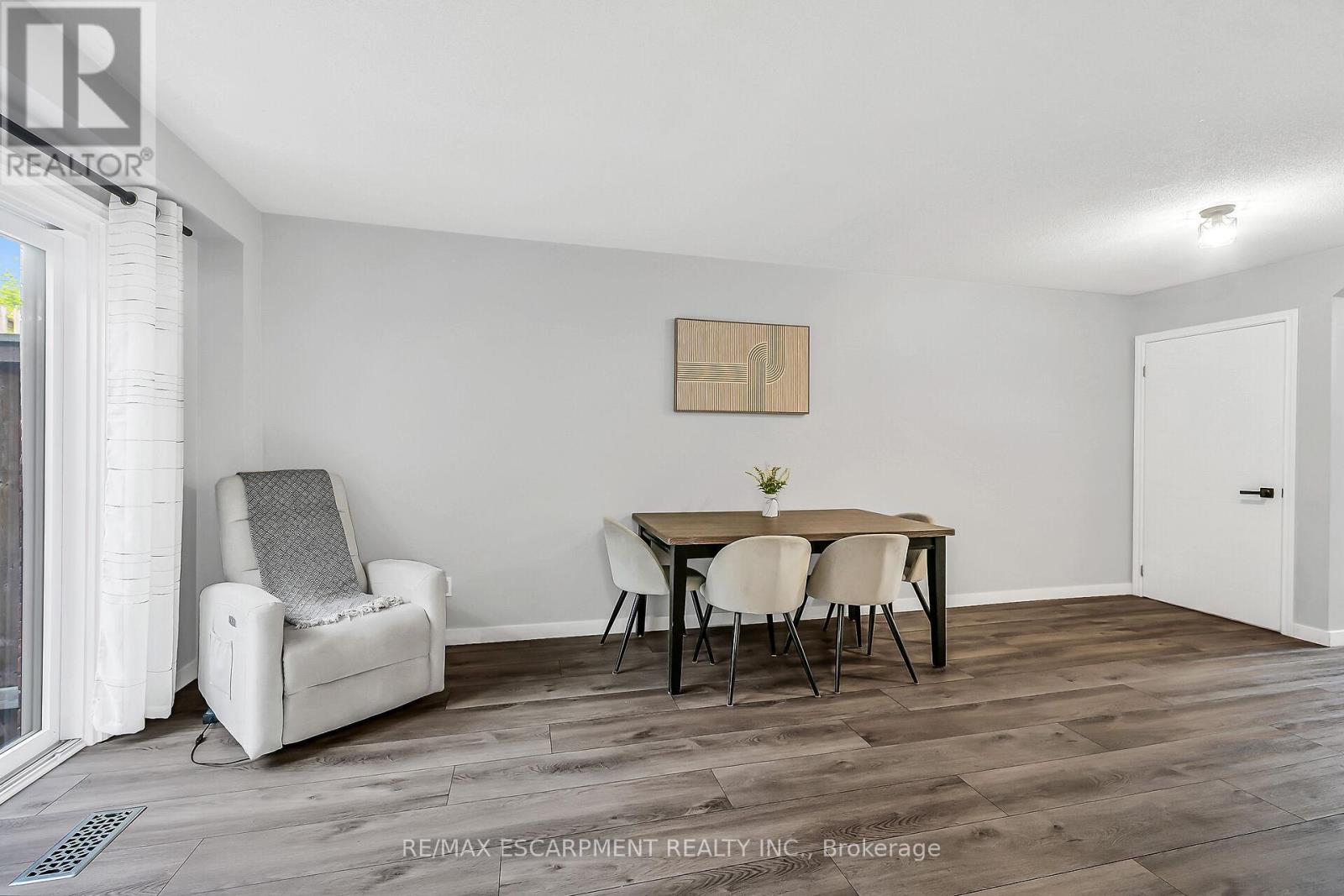 Photo 3 of 2 54 Argyle Street S, Haldimand ON