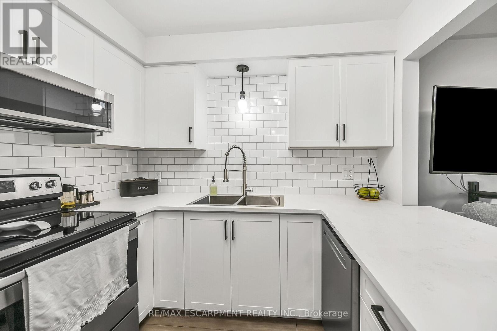 Photo 18 of 2 54 Argyle Street S, Haldimand ON