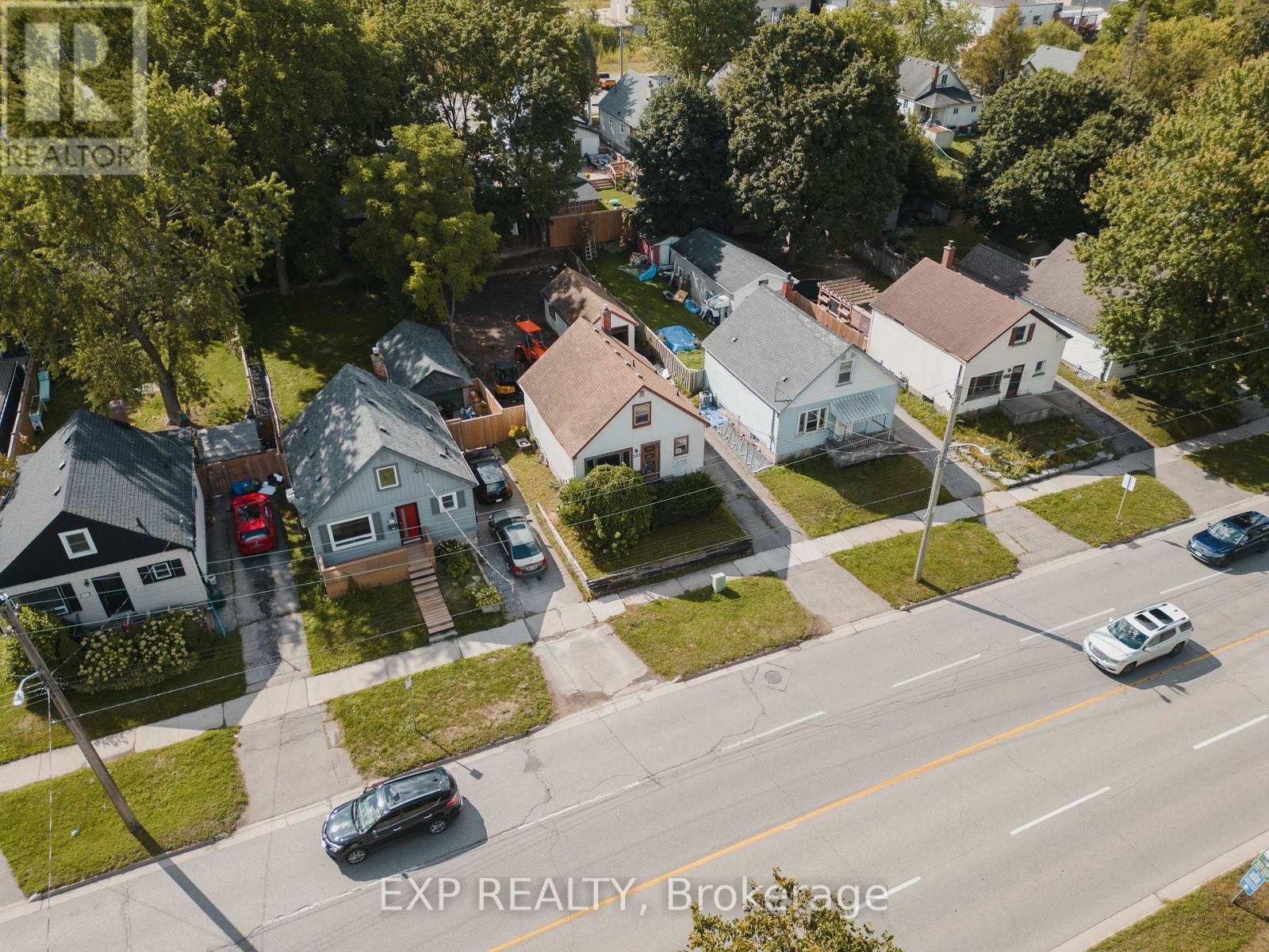 Photo 11 of 563 Wellington Street N, Kitchener ON