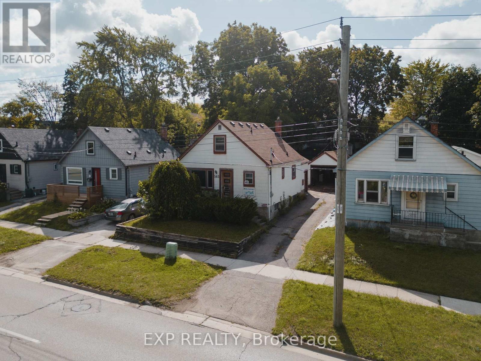 Photo 2 of 563 Wellington Street N, Kitchener ON