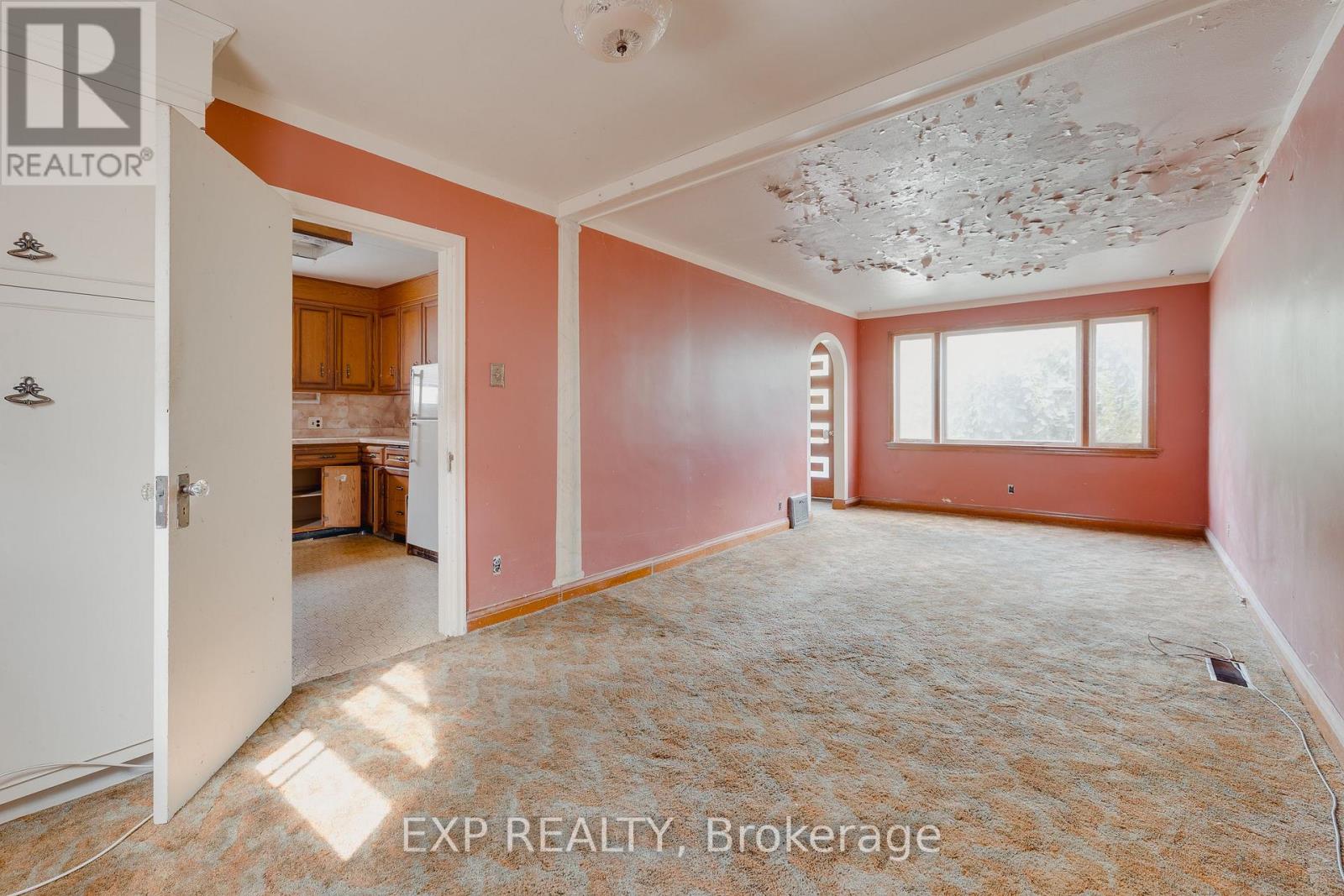 Photo 4 of 563 Wellington Street N, Kitchener ON