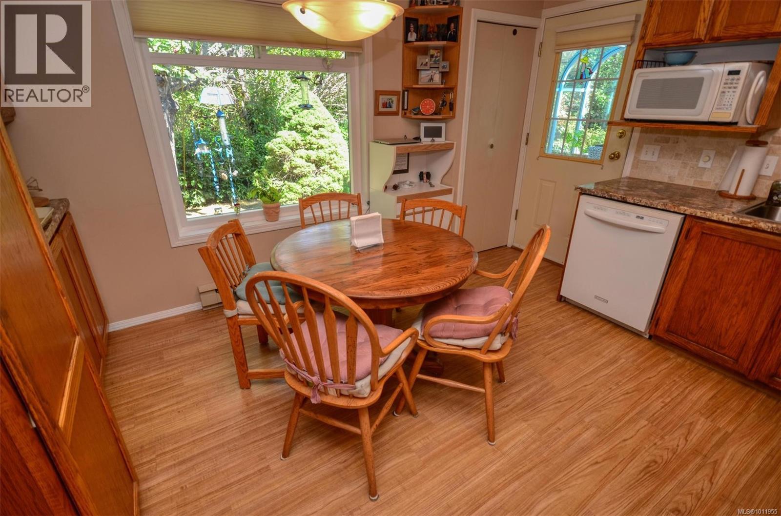 Photo 17 of 10561 Mcdonald Park Rd, Sidney BC