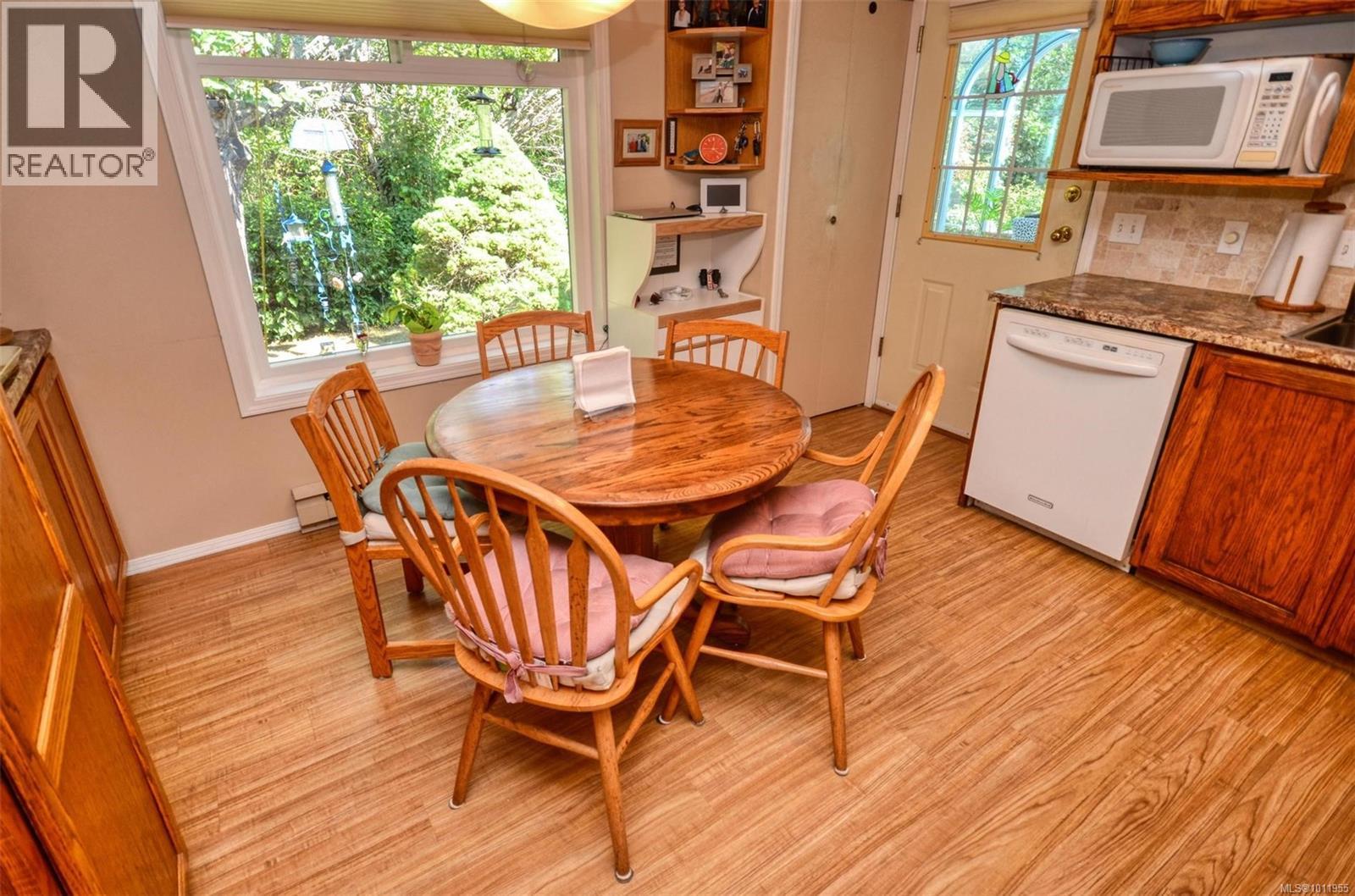 Photo 18 of 10561 Mcdonald Park Rd, Sidney BC