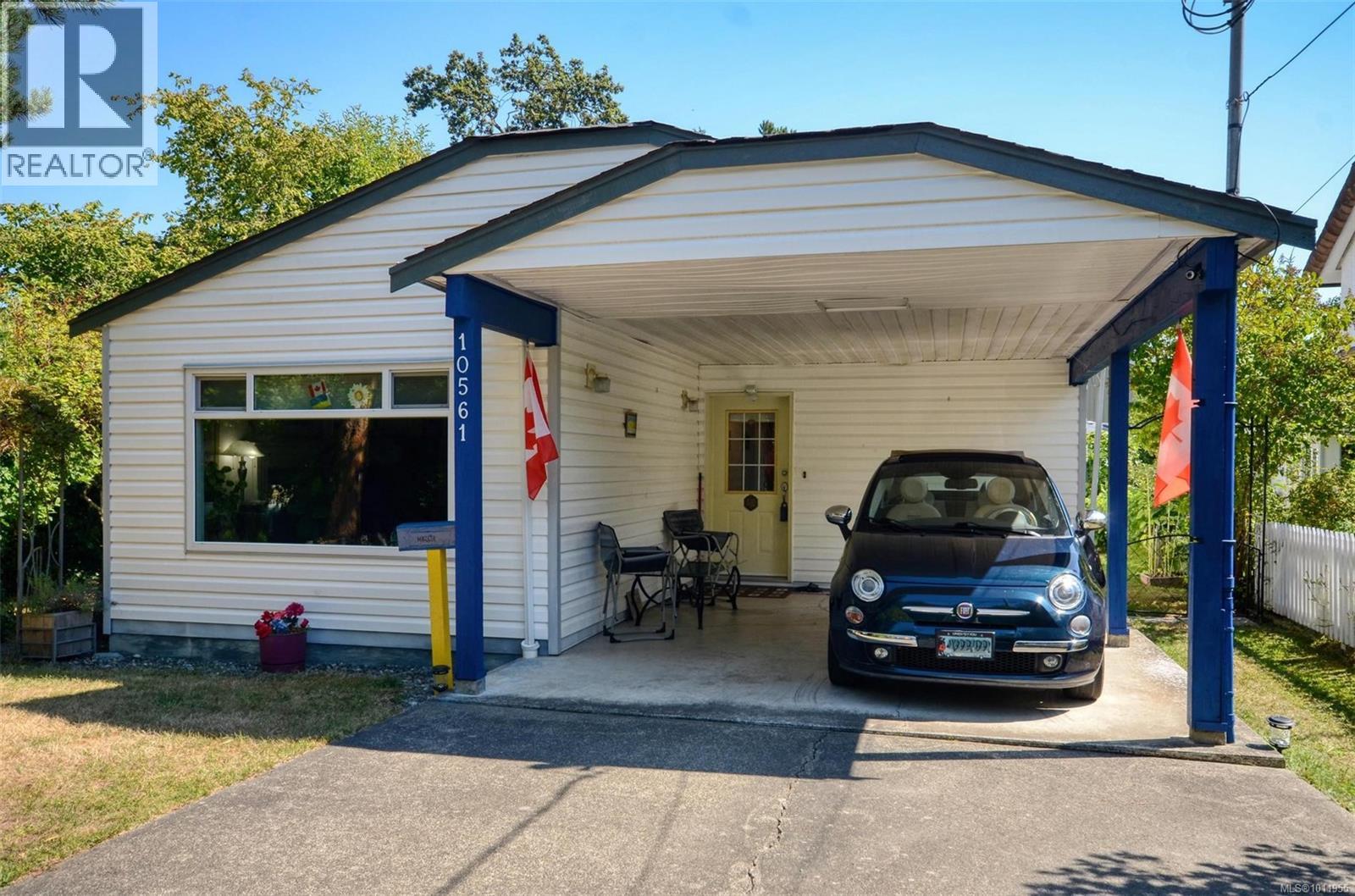 Photo 2 of 10561 Mcdonald Park Rd, Sidney BC