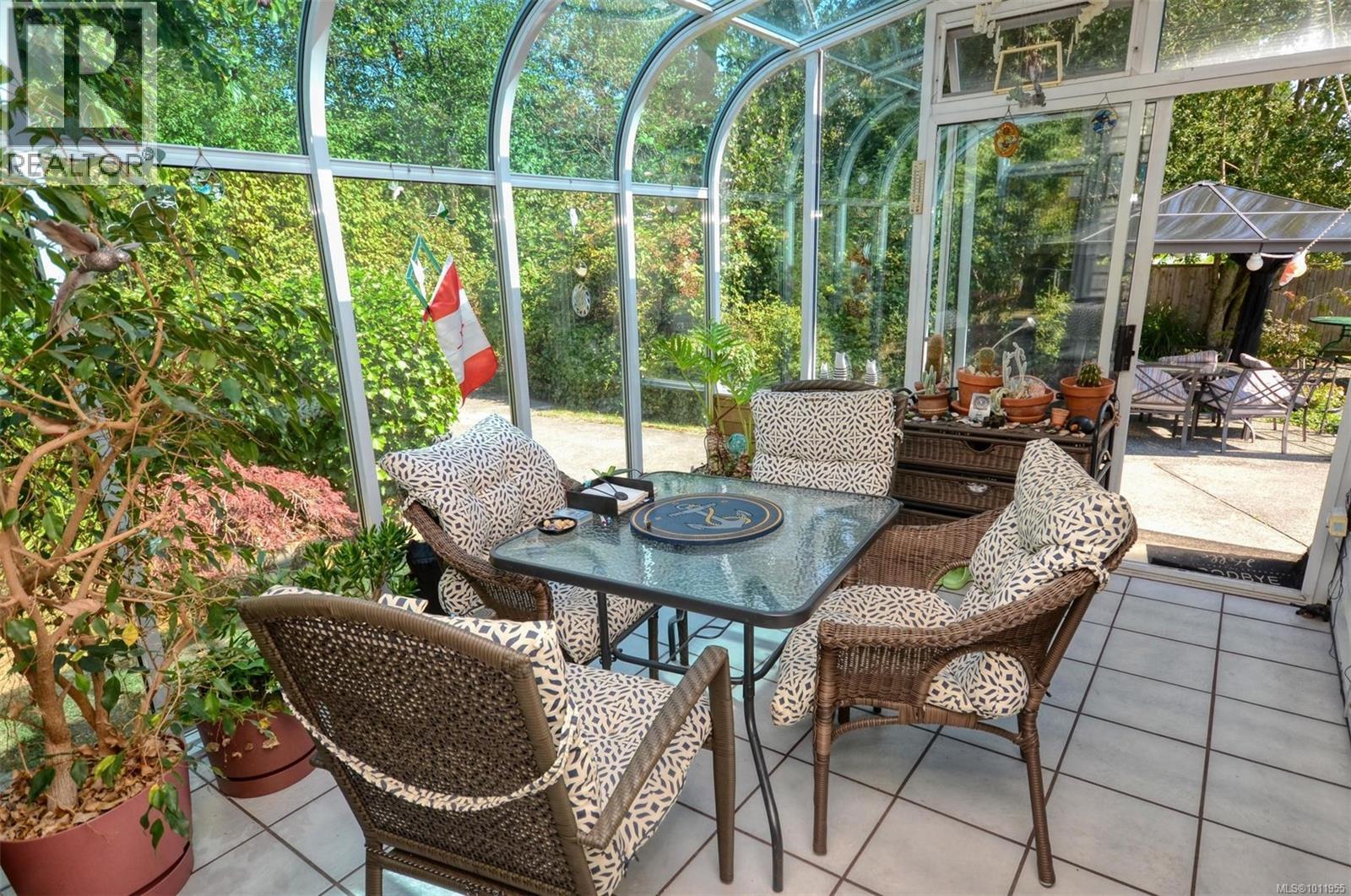 Photo 21 of 10561 Mcdonald Park Rd, Sidney BC
