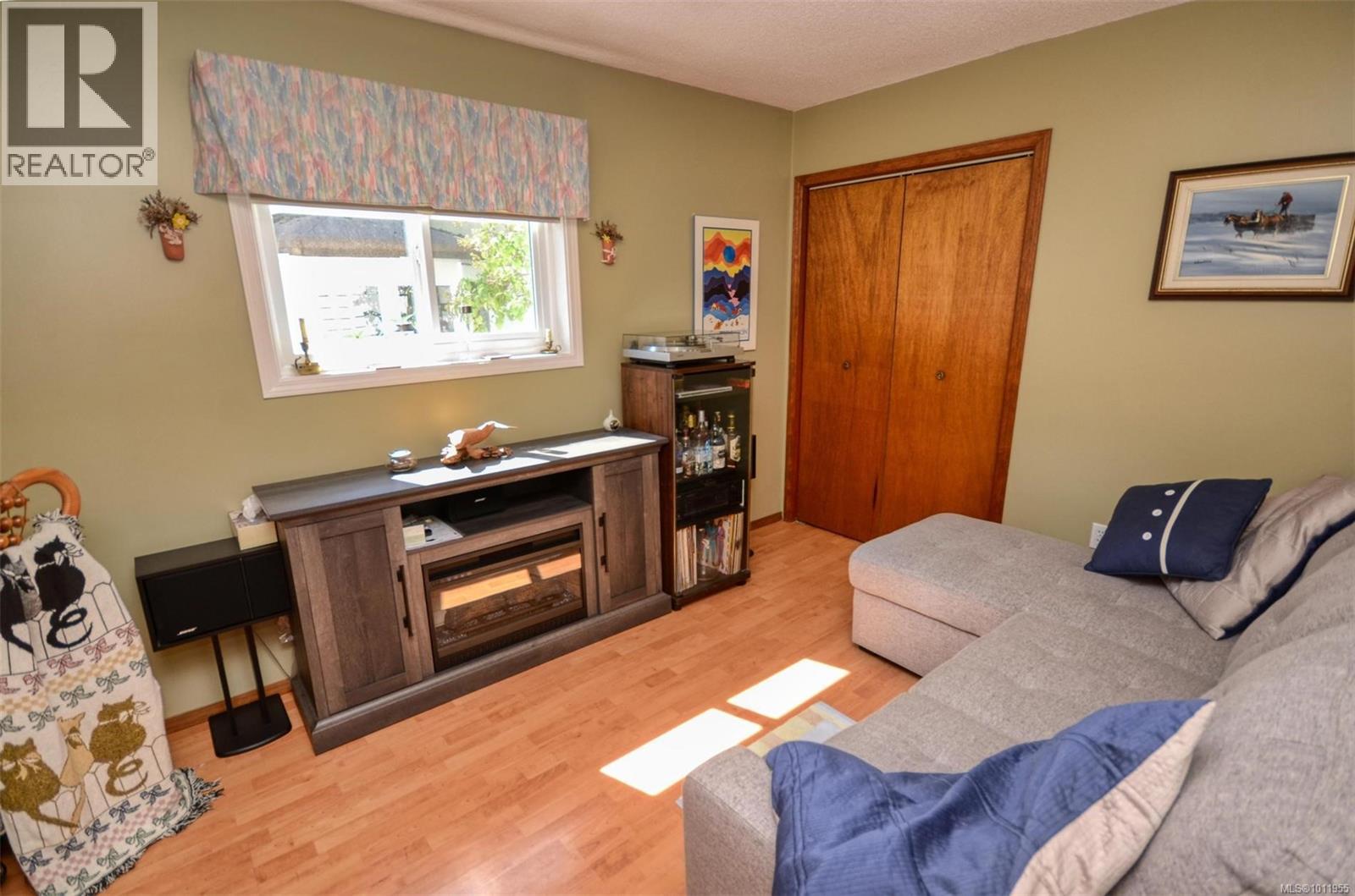 Photo 23 of 10561 Mcdonald Park Rd, Sidney BC