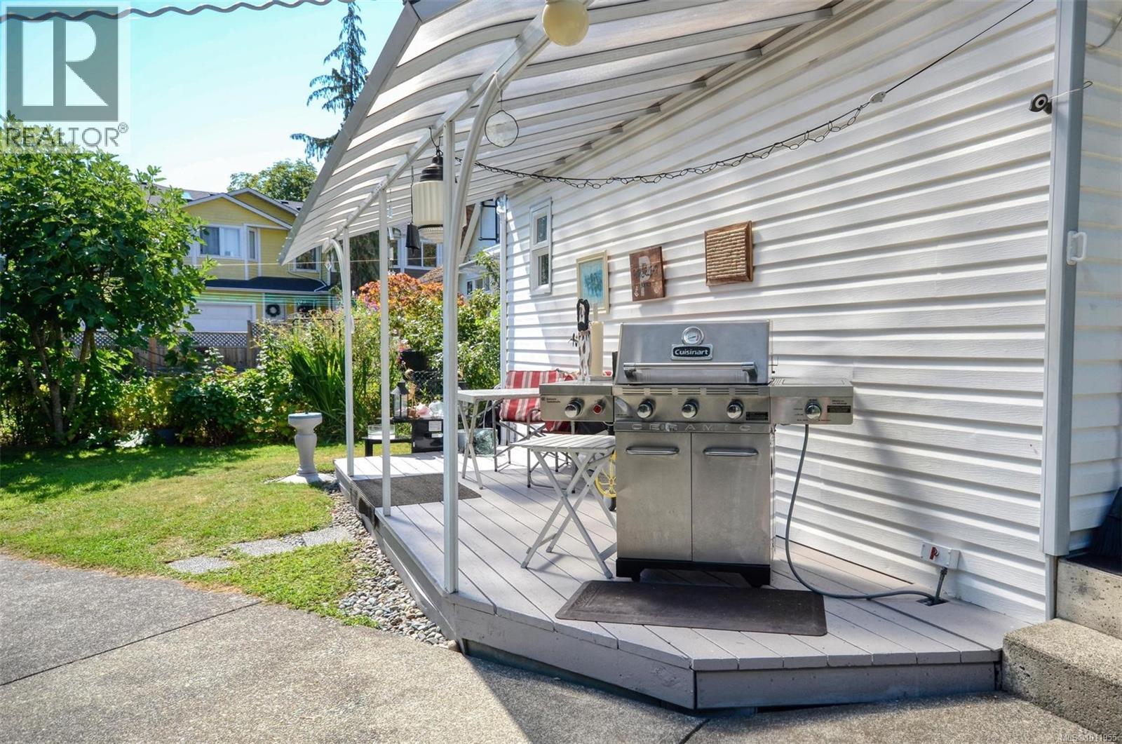 Photo 31 of 10561 Mcdonald Park Rd, Sidney BC