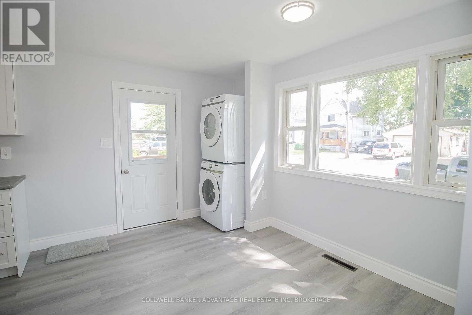Photo 33 of 28 Myrtle Avenue, Welland ON