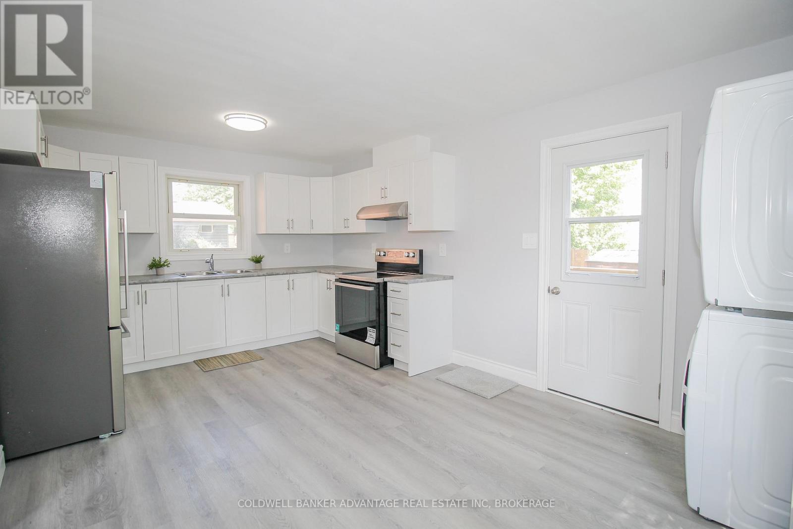 Photo 22 of 28 Myrtle Avenue, Welland ON