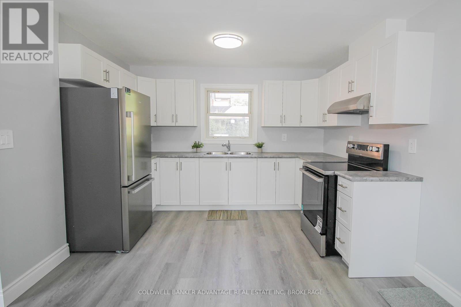 Photo 6 of 28 Myrtle Avenue, Welland ON