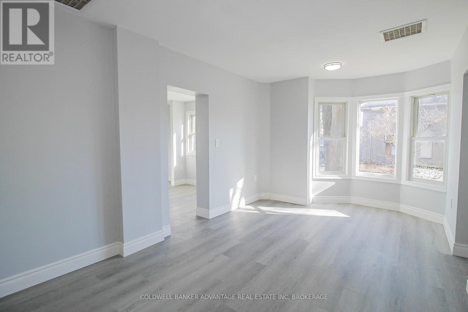 Photo 38 of 28 Myrtle Avenue, Welland ON