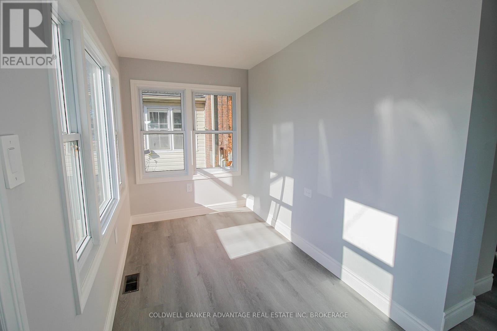 Photo 3 of 28 Myrtle Avenue, Welland ON