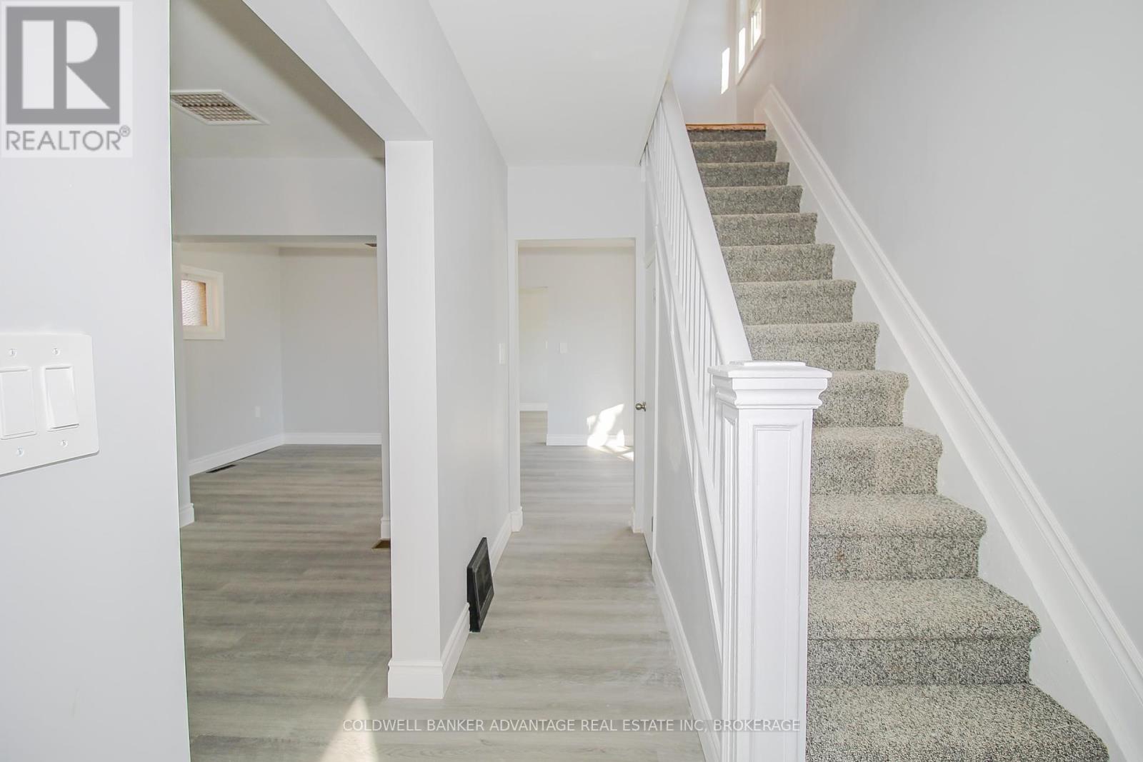 Photo 27 of 28 Myrtle Avenue, Welland ON
