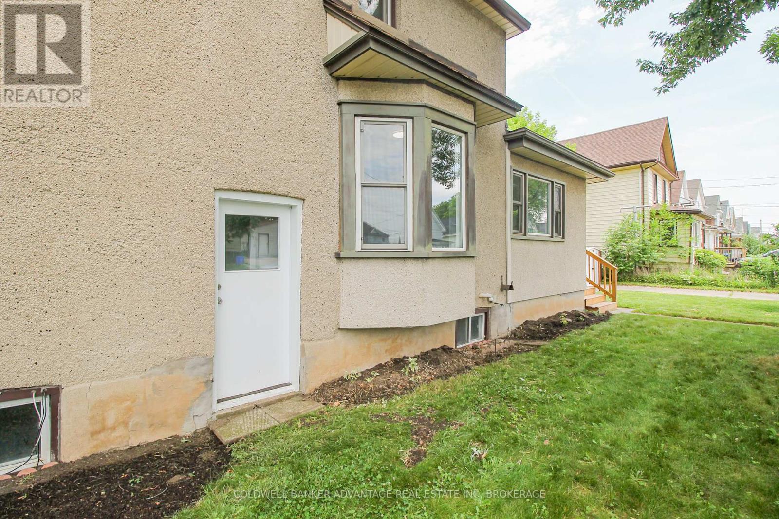 Photo 31 of 28 Myrtle Avenue, Welland ON