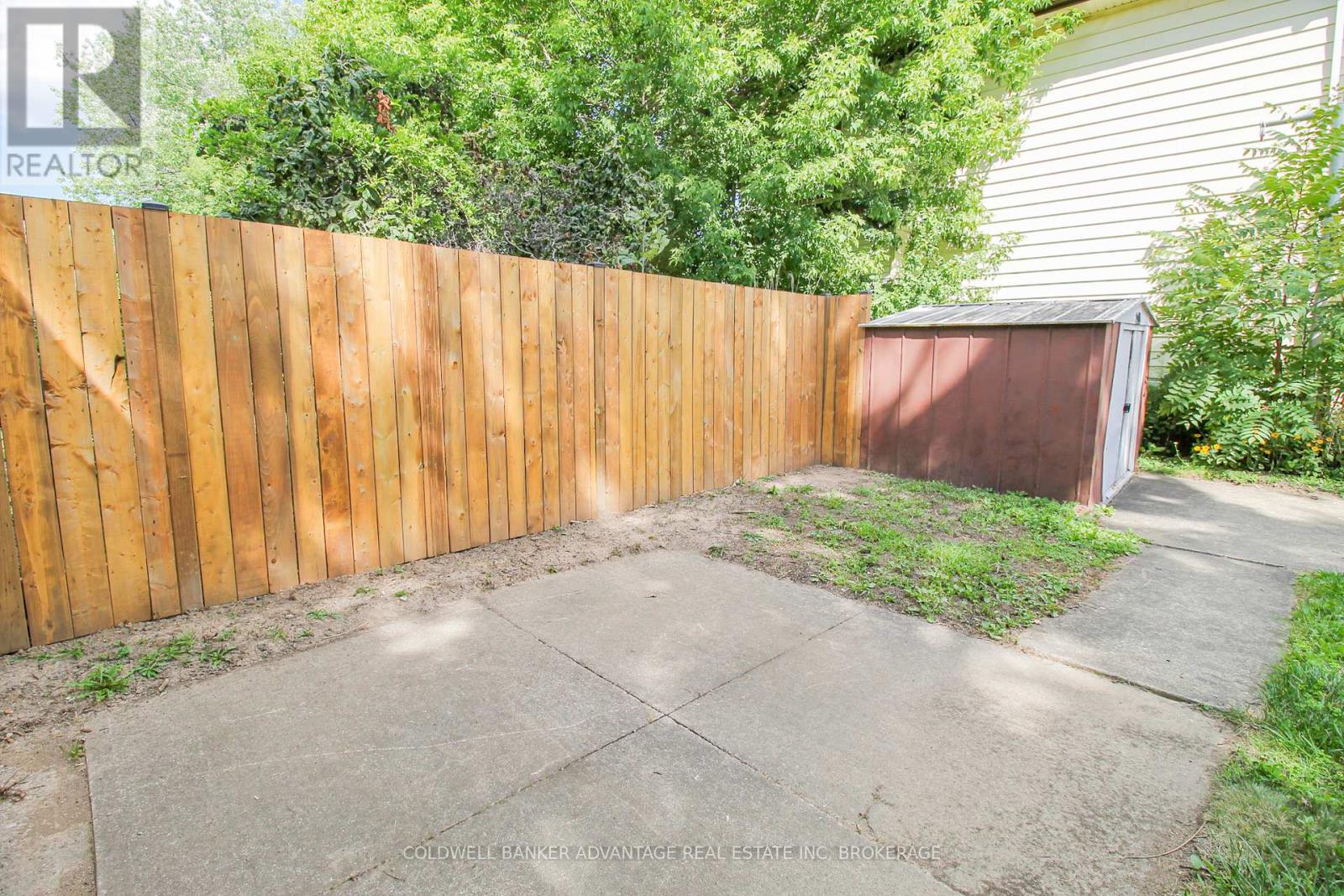 Photo 16 of 28 Myrtle Avenue, Welland ON