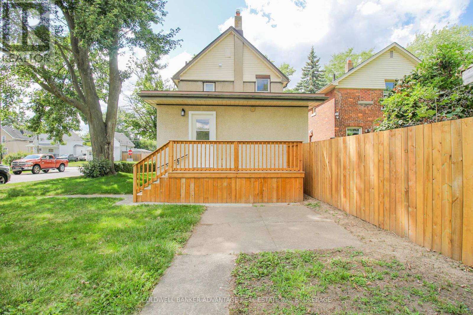 Photo 32 of 28 Myrtle Avenue, Welland ON