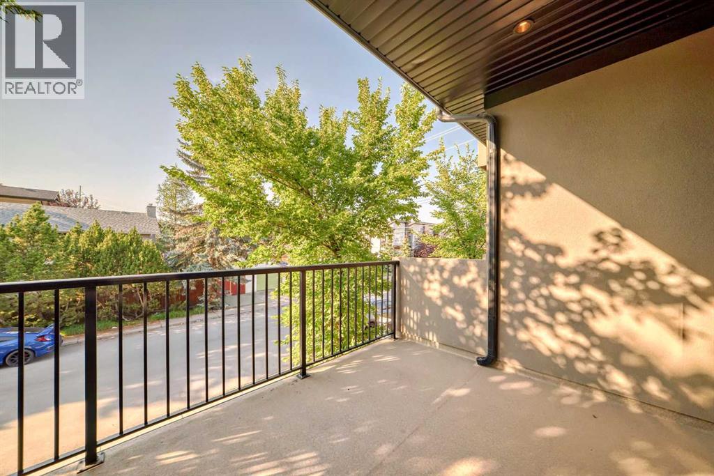 Photo 1 of 1812 47 Street Nw, Calgary AB