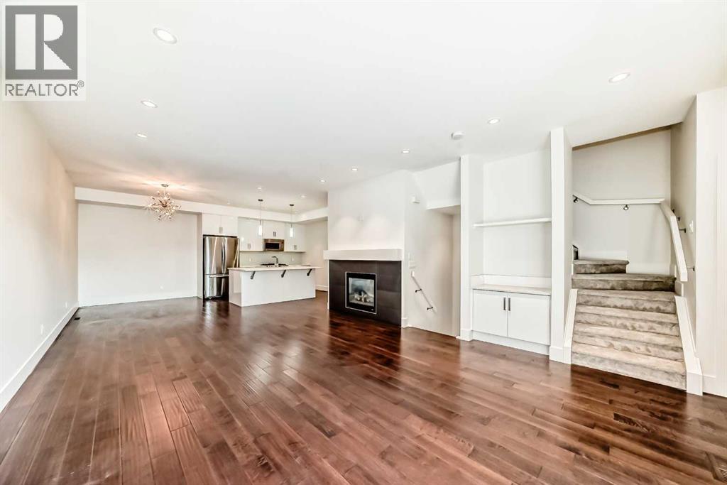 Photo 2 of 1812 47 Street Nw, Calgary AB
