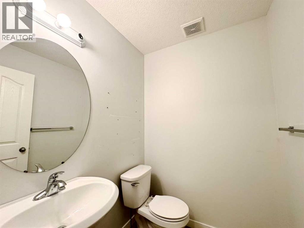 Photo 9 of 262 Luxstone Road Sw, Airdrie AB