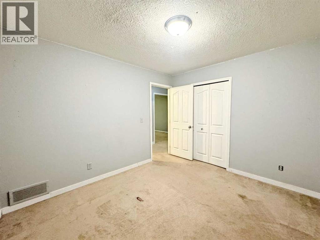 Photo 20 of 262 Luxstone Road Sw, Airdrie AB