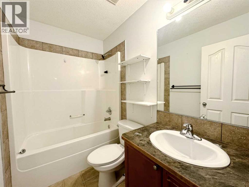 Photo 5 of 262 Luxstone Road Sw, Airdrie AB