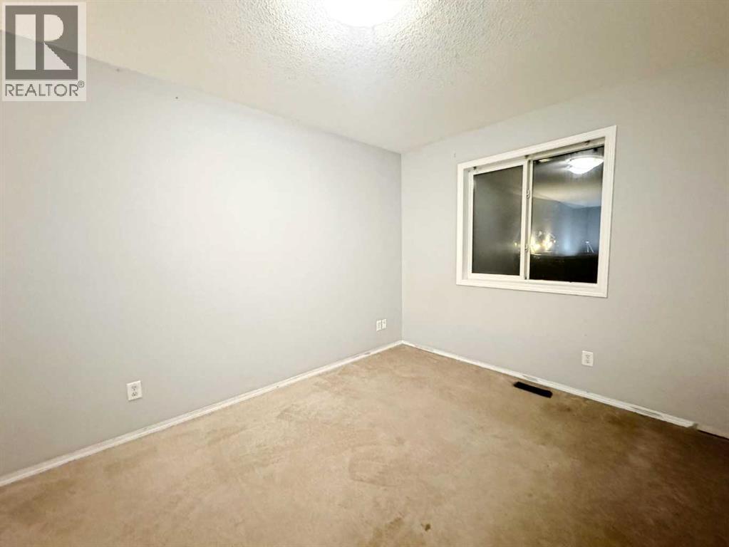 Photo 10 of 262 Luxstone Road Sw, Airdrie AB