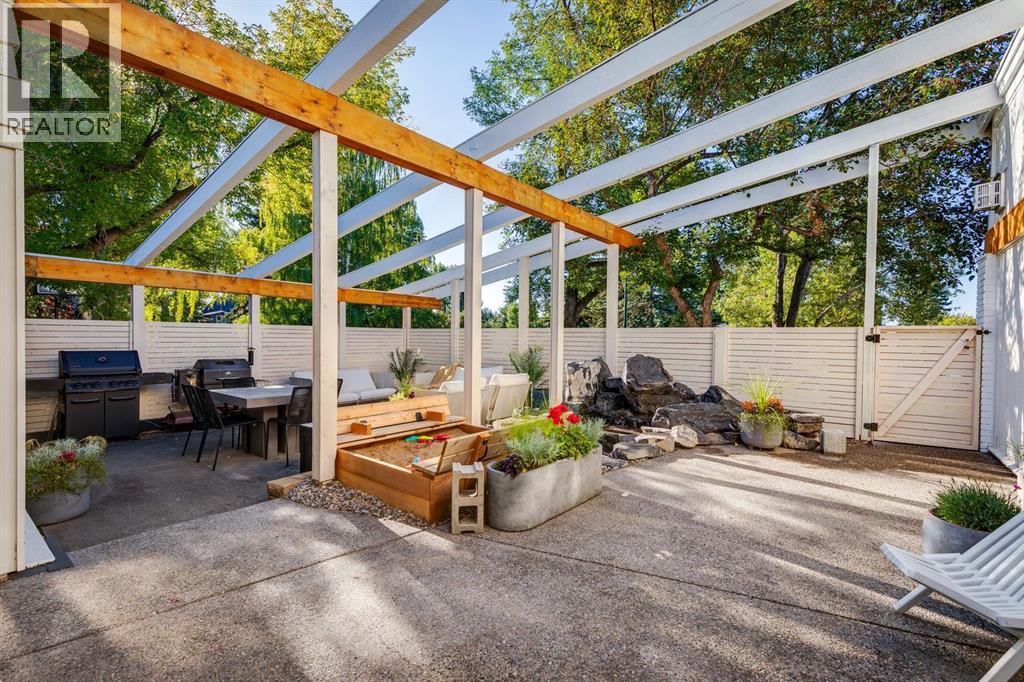 Photo 36 of 1432 Chardie Place Sw, Calgary AB