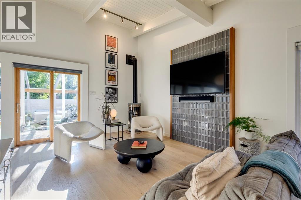 Photo 13 of 1432 Chardie Place Sw, Calgary AB