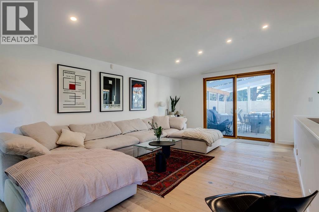 Photo 6 of 1432 Chardie Place Sw, Calgary AB