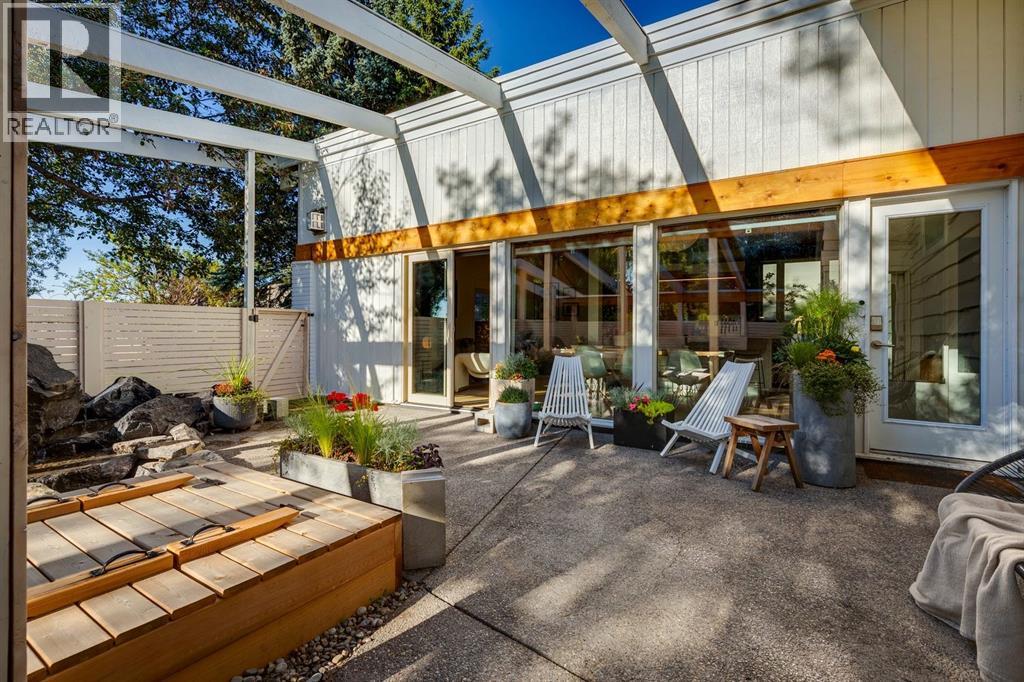Photo 37 of 1432 Chardie Place Sw, Calgary AB