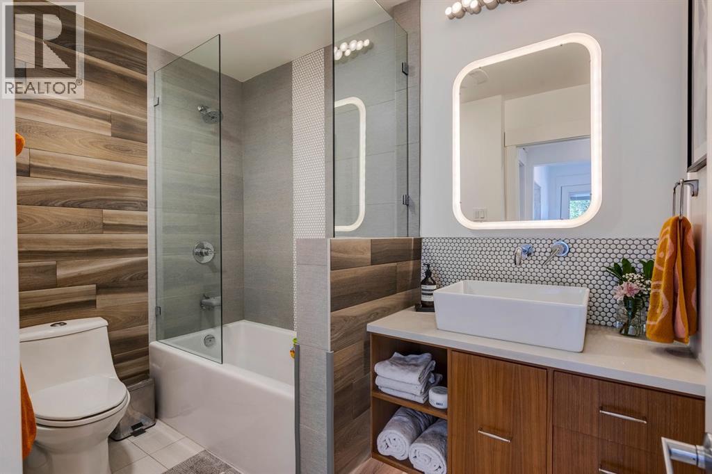 Photo 4 of 1432 Chardie Place Sw, Calgary AB