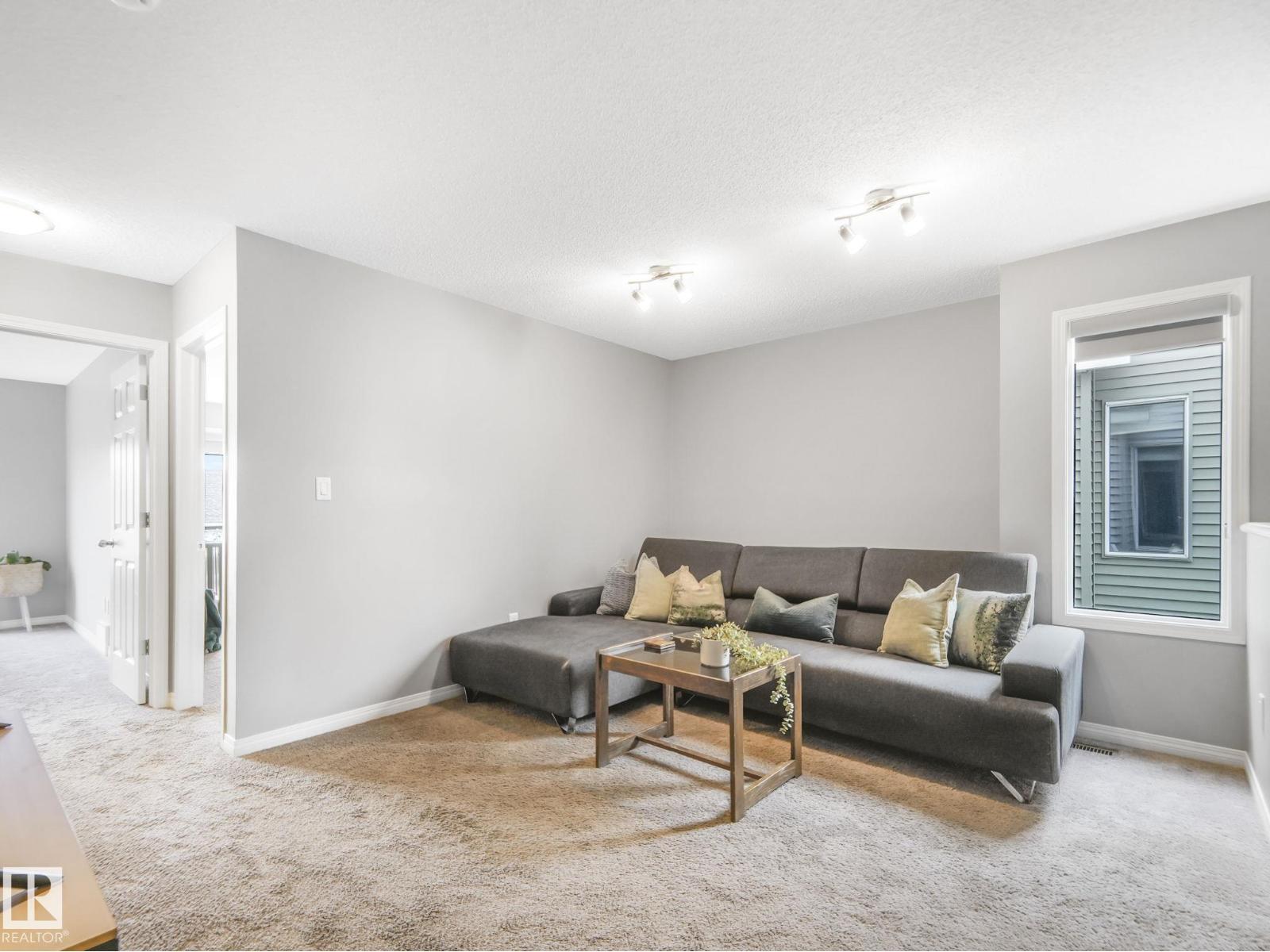 Photo 17 of 1671 Chapman Wy Sw, Edmonton AB