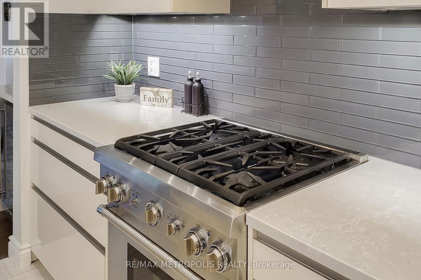 Photo 6 of 1310 Golden Meadow Trail, Oakville ON