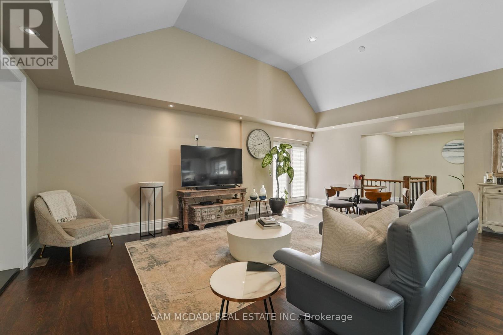 Photo 5 of 1480 Clarkson Road N, Mississauga ON