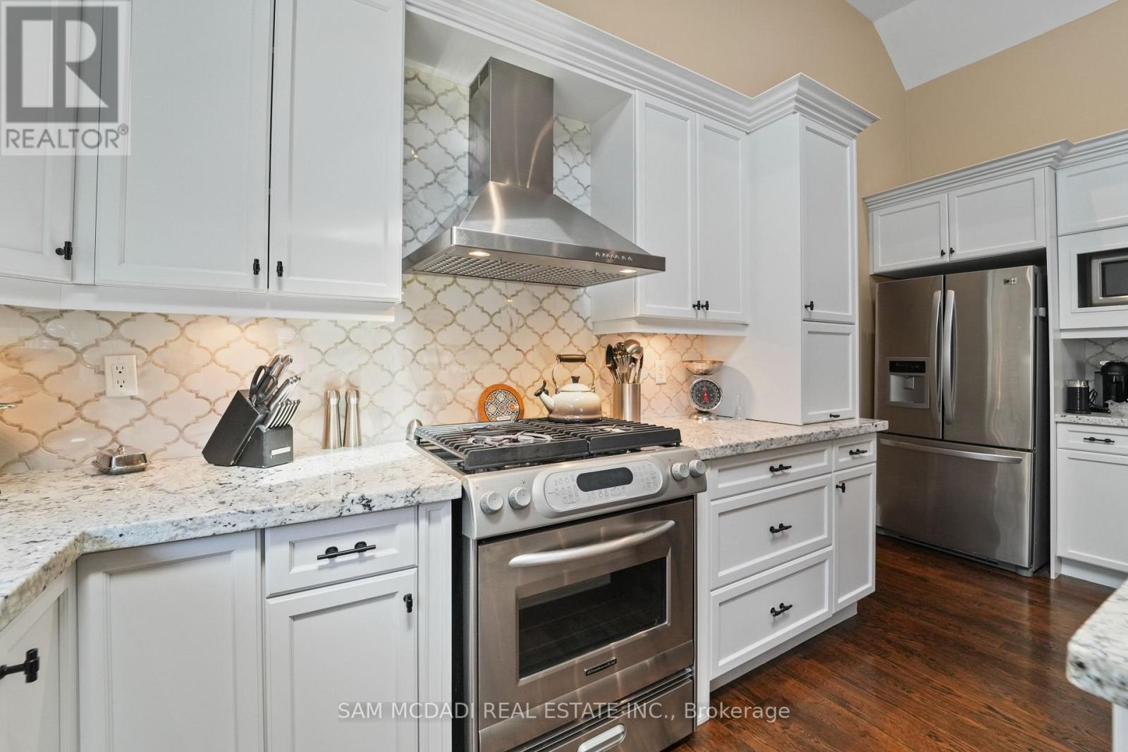 Photo 2 of 1480 Clarkson Road N, Mississauga ON